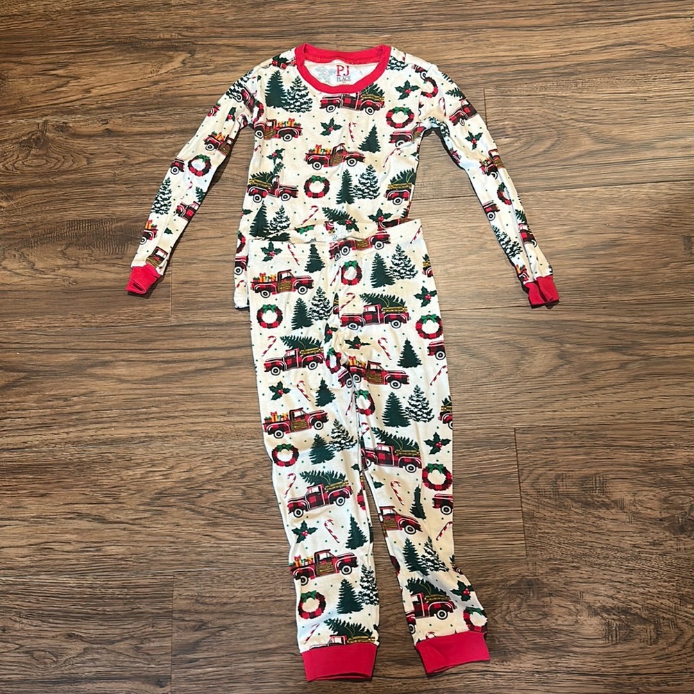 Girls Christmas pajamas. Size 4t. Worn once. No flaws